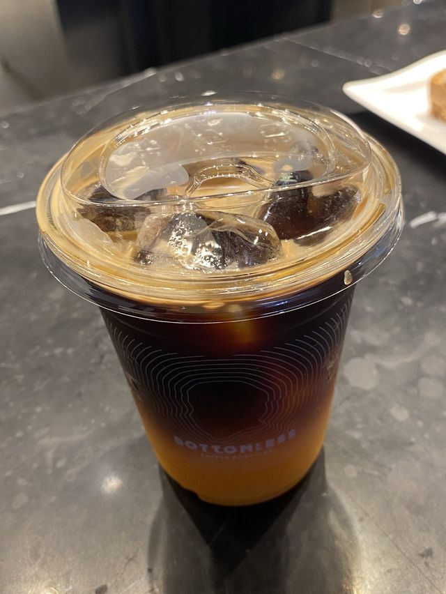 “Bottomless”🖤 คาเฟ่สุดเท่ ย่านนนทบุรี📍 “Bottomless”🖤 คาเฟ่สุดเท่ ย่านนนทบุรี📍