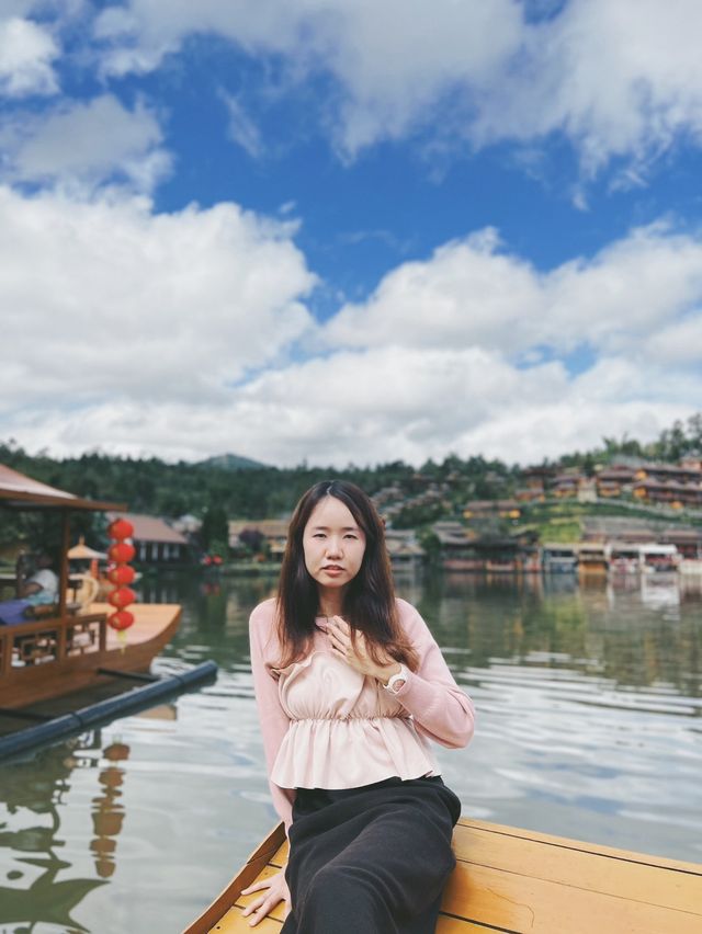   ล่องเรือแบบจีนยูนานที่บ้านรักไทย ต้องมา