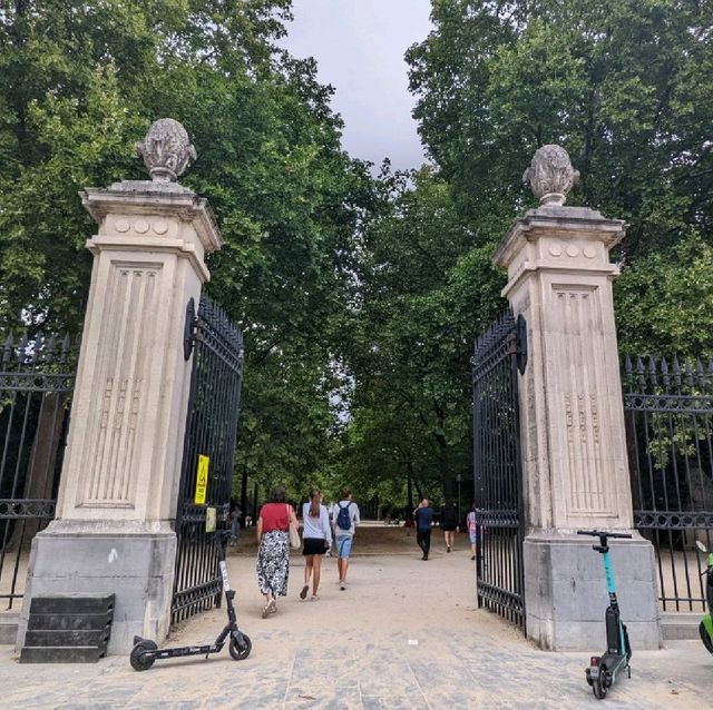 ブリュッセル王宮を望む癒やしスポット・ブリュッセル公園
