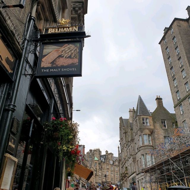 Traditional pub in Edinburgh