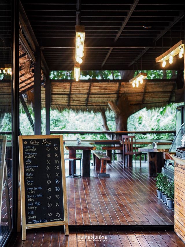 ร้านกาแฟเล็กๆในหุบเขาแห่งเชียงราย🍃 