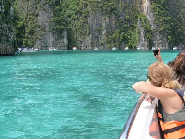 อ่าวปิเล๊ะ ลากูนสีมรกต