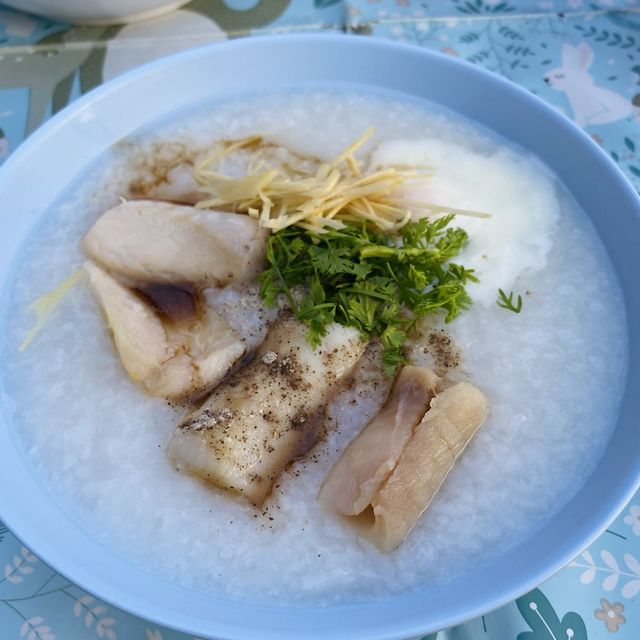 ร้านโจ๊กเจ๊ออย ตลาดเช้าอัศวิน