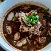 ก๋วยเตี๋ยวเรือบ้านนอกริมคลองรังสิต