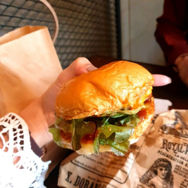 ร้านสมถวินและร้านLigonBurger