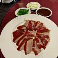 【台北美食】六福萬怡粵亮廣式餐廳，神仙乾坤燒鵝一鵝四吃