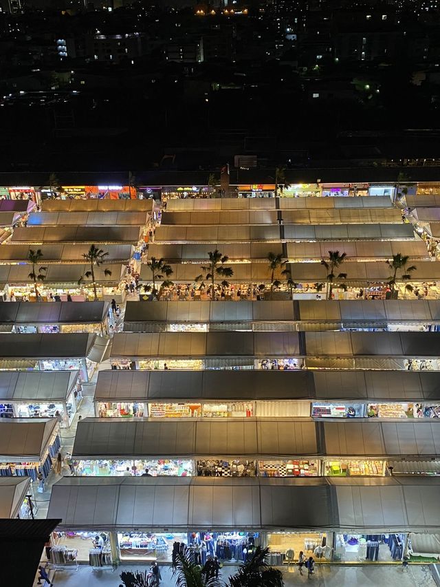 【タイ】ここ知ってる？新しくなった白いラチャダー市場！
