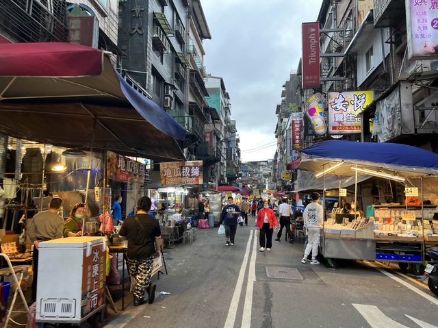 來補年貨囉～基隆廟口金興蔴粩，大牌長龍，花生糕居然沒賣