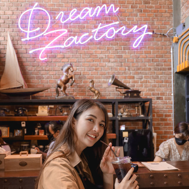 Dream Factory Cafe n Hotel 