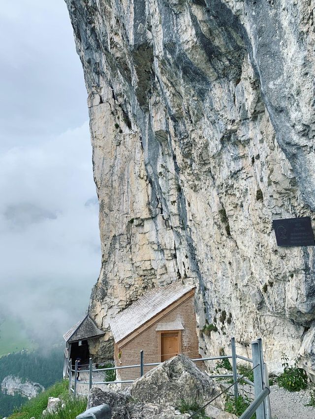 《懸崖峭壁_餐廳》