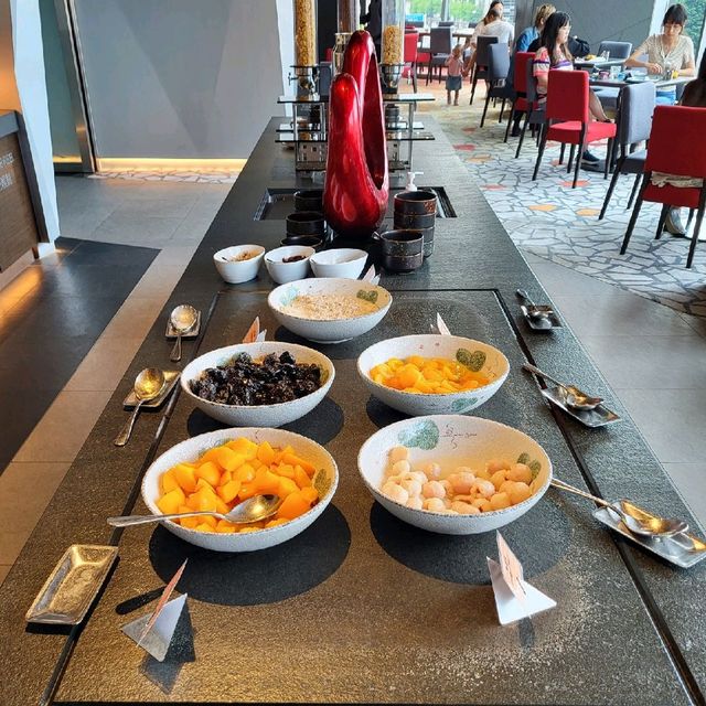 望住靚景吃自助早餐