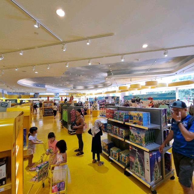 The LEGOLAND BIG Toyshop(Photo Ed)