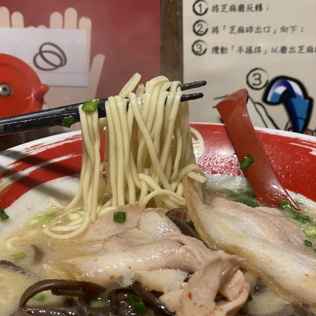 不過不失的豚骨拉麵  