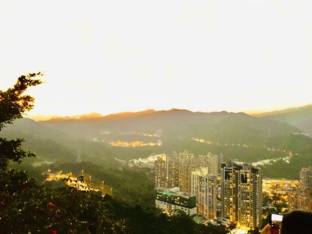 望夫石上遠眺沙田