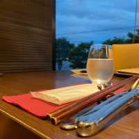 諏訪湖を臨みながら食事ができるレストラン