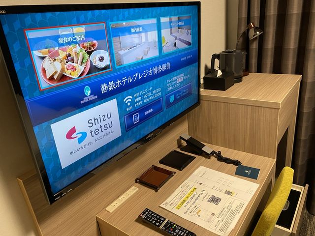 博多駅発着の電車が丸見え。トレインビューホテル。