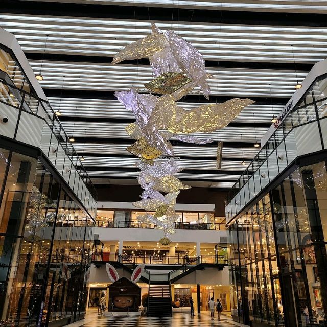 Mall or gallery?