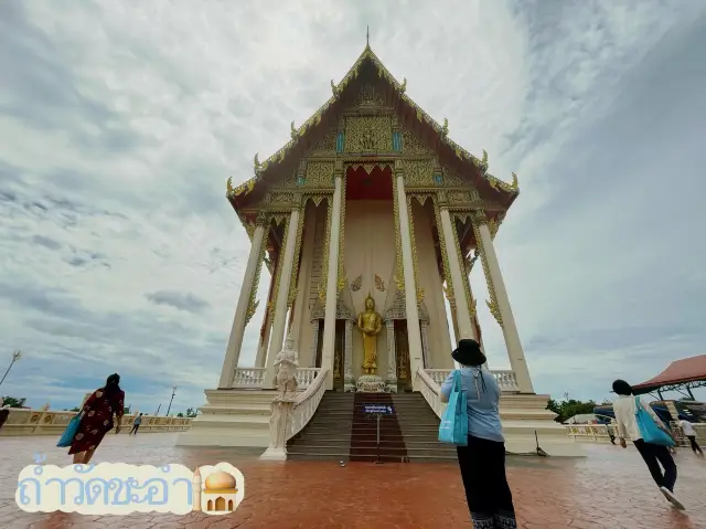 ถ้ำวัดชะอำ มองเห็นเขานางพันธุรัตน์🕌