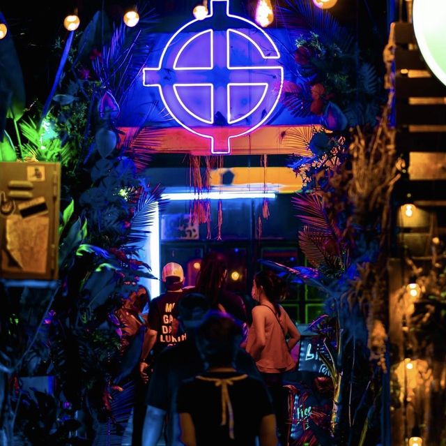 Experience nightlife at Khao San Road 