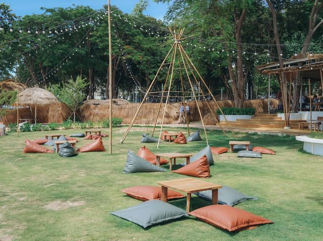 The Oxygen Pattaya คาเฟ่ริมทะเลสไตล์ tropical