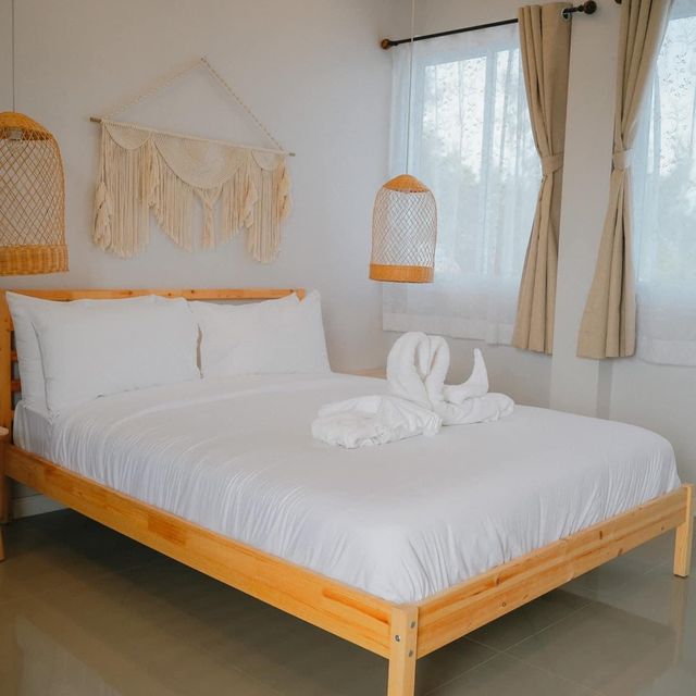 Samaesan Marina ที่พักติดทะเลมินิมอลสไตล์บาหลี