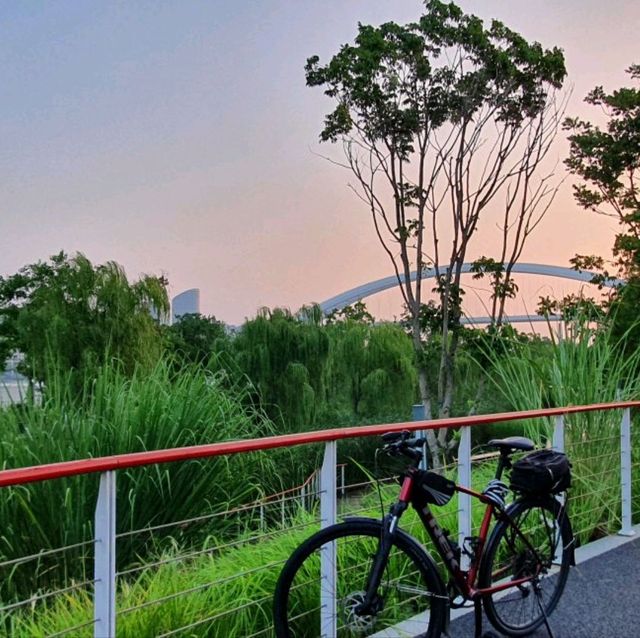 22km cycling path along the Huangpu River 