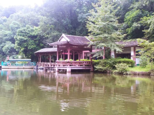 Danxia Yinyuan Stone & Xianglong Lake