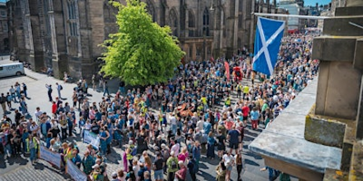 Edinburgh Tartan Parade | Royal Mile