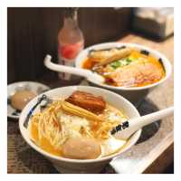 銅鑼灣特色暗黑風拉麵店