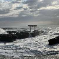【茨城】波の中たたずむ🌊大洗磯前神社「神磯の鳥居」