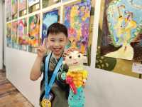 參觀兒童作品畫作展覽！有自己的作品展出～