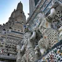 สัญลักษณ์ของ กรุงเทพฯ ที่อยู่บนฝั่งธนบุรี