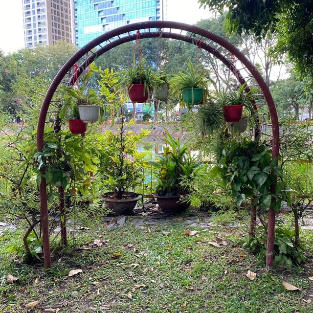 Hoang Van Thu Park