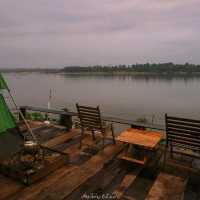 นอนเต็นท์ จิบกาแฟ แลโขง Atsamat Camp l นครพนม