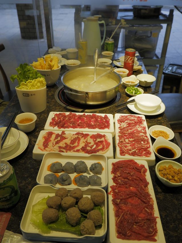 鮮牛肉火鍋，牛丸多汁彈牙