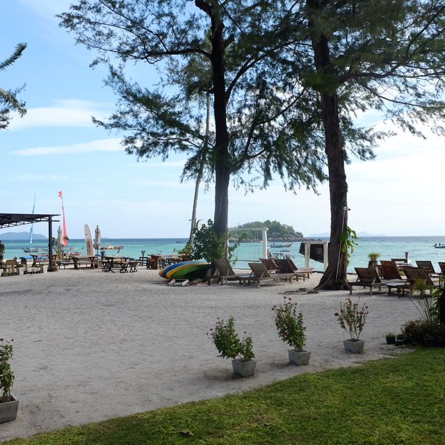 Salisa Resort เที่ยวครบที่หลีเป๊ะ 