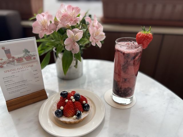 🍓싱그러운 봄” Strawberry Blossom “