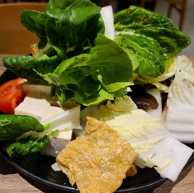 聚北海道自助鍋物~精緻新鮮蔬菜吧吃到飽😘
