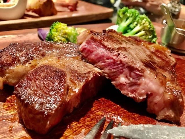 食到停唔到口的鹹豬手