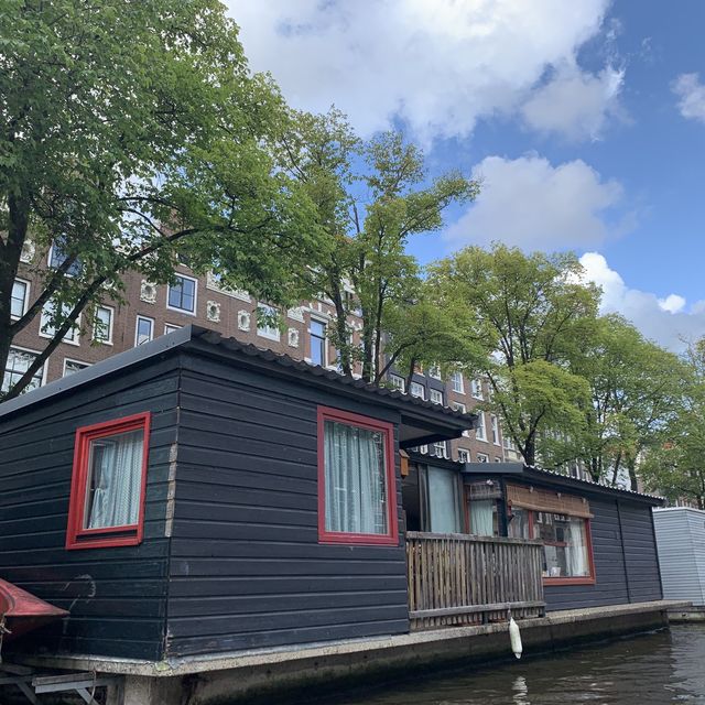 Interesting & unique houseboats in Amsterdam 