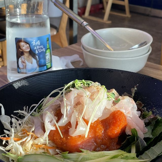 바다를 바라보며 칼국수와 물회 뚝딱 먹어버리기🥰