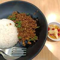 กระทะเหล็ก อาหารรสชาติจัดจ้านถูกปากคนไทย