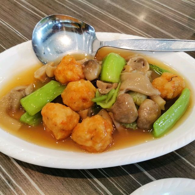 มาทานอาหารจีนรสดั้งเดิมที่ พูลสินภัตตาคาร กัน 😋
