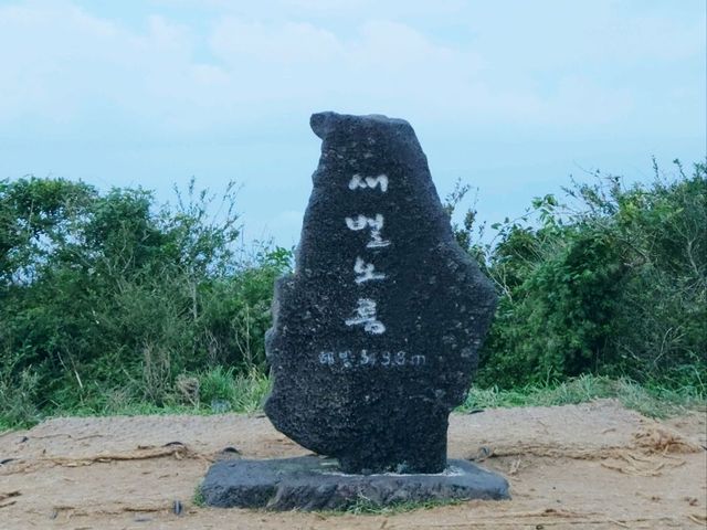 제주도에서 노을이 떨어질때쯤 좋은 장소를 찾는다면 새별오름 제주도에서 노을이 떨어질때쯤 좋은 장소를 찾는다면 새별오름