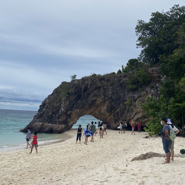 เกาะไข่ น้ำใส หนึ่งในจุดพักของเรือทางไป เกาะลีแปะ