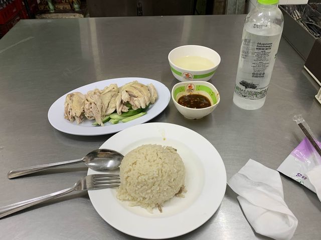 今次介紹水門雞飯, 不過係（綠色店）始創1932年「廣興海南雞飯」