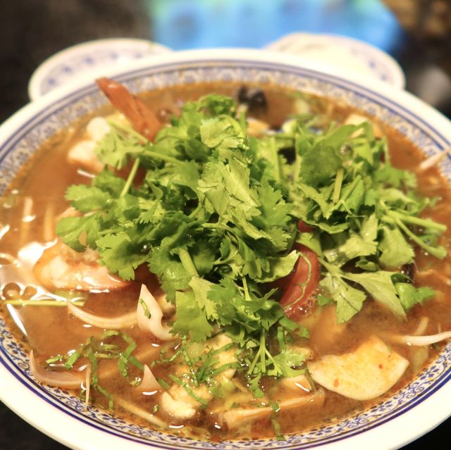 또 먹고싶고 또 생각나는 베트남 쌀국수 맛집 ‘신촌 맘맘테이블’