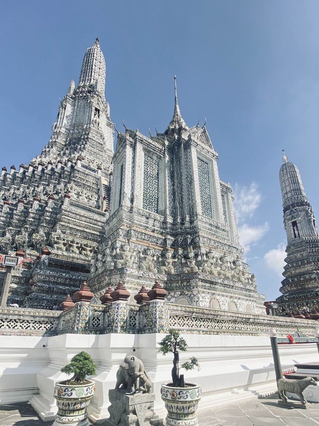 ทำบุญ ไหว้พระ | วัดอรุณราชวราราม | กรุงเทพมหานคร