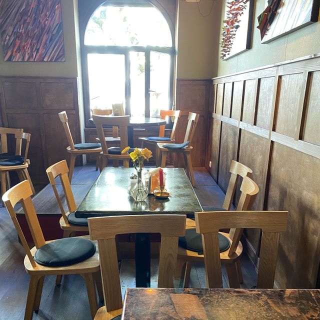 A Student Friendly and Cozy Café ❤️