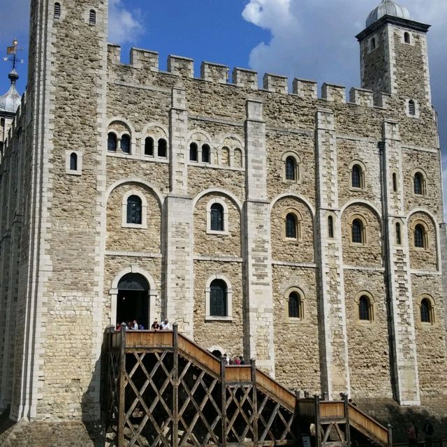 Explore Tower of London 